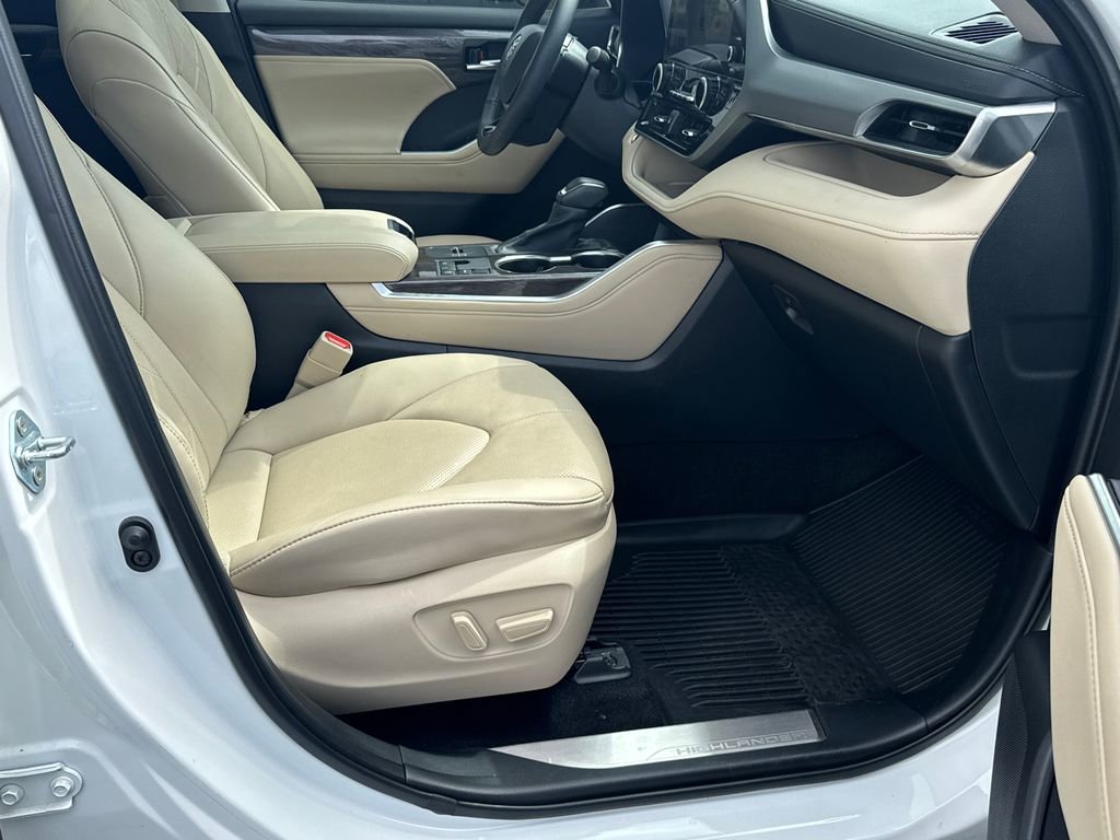 Used 2024 Toyota Highlander Platinum image 13