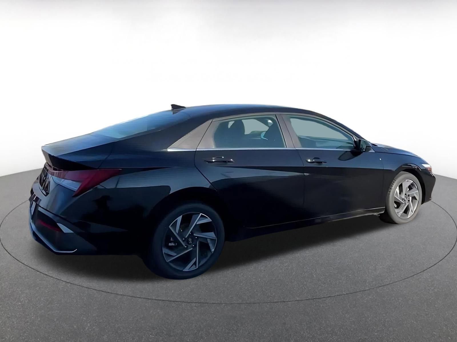 Used 2025 Hyundai Elantra SEL image 9