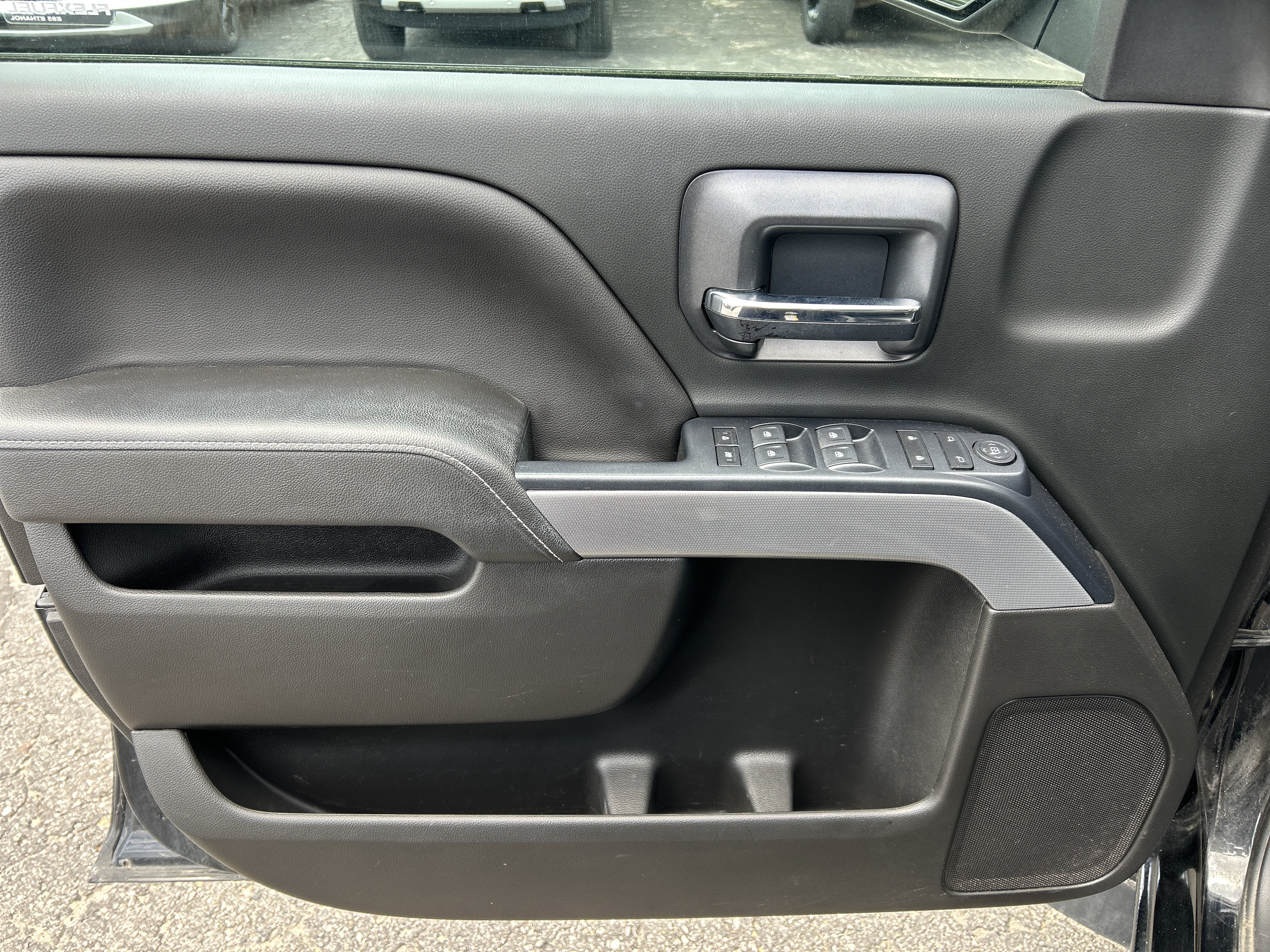 Used 2018 Chevrolet Silverado 1500 LT w/ Midnight Edition AWD/4WD image 12