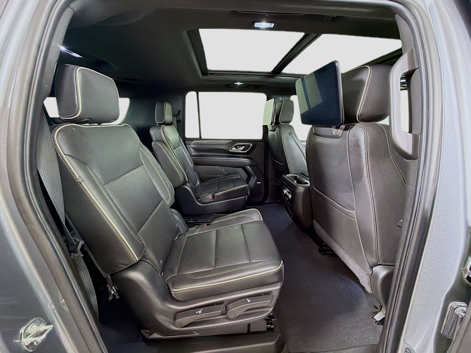 Used 2022 GMC Yukon XL SLT w/ SLT Premium Package AWD/4WD image 33