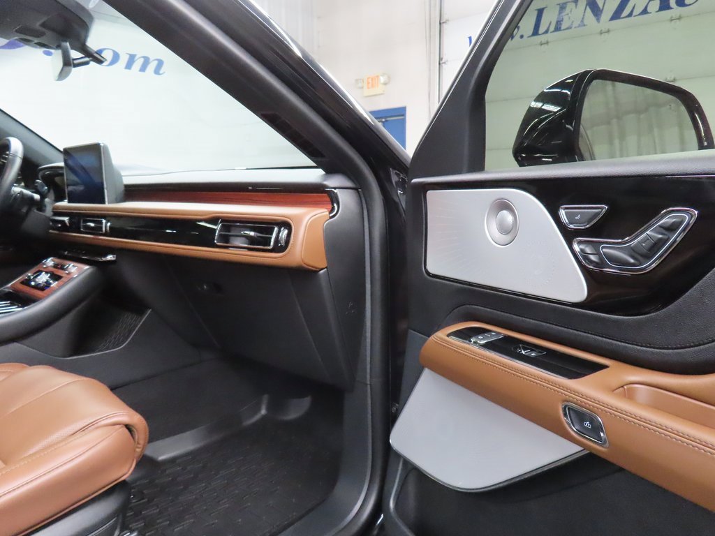 Used 2023 Lincoln Aviator Reserve w/ Equipment Group 201A image 29