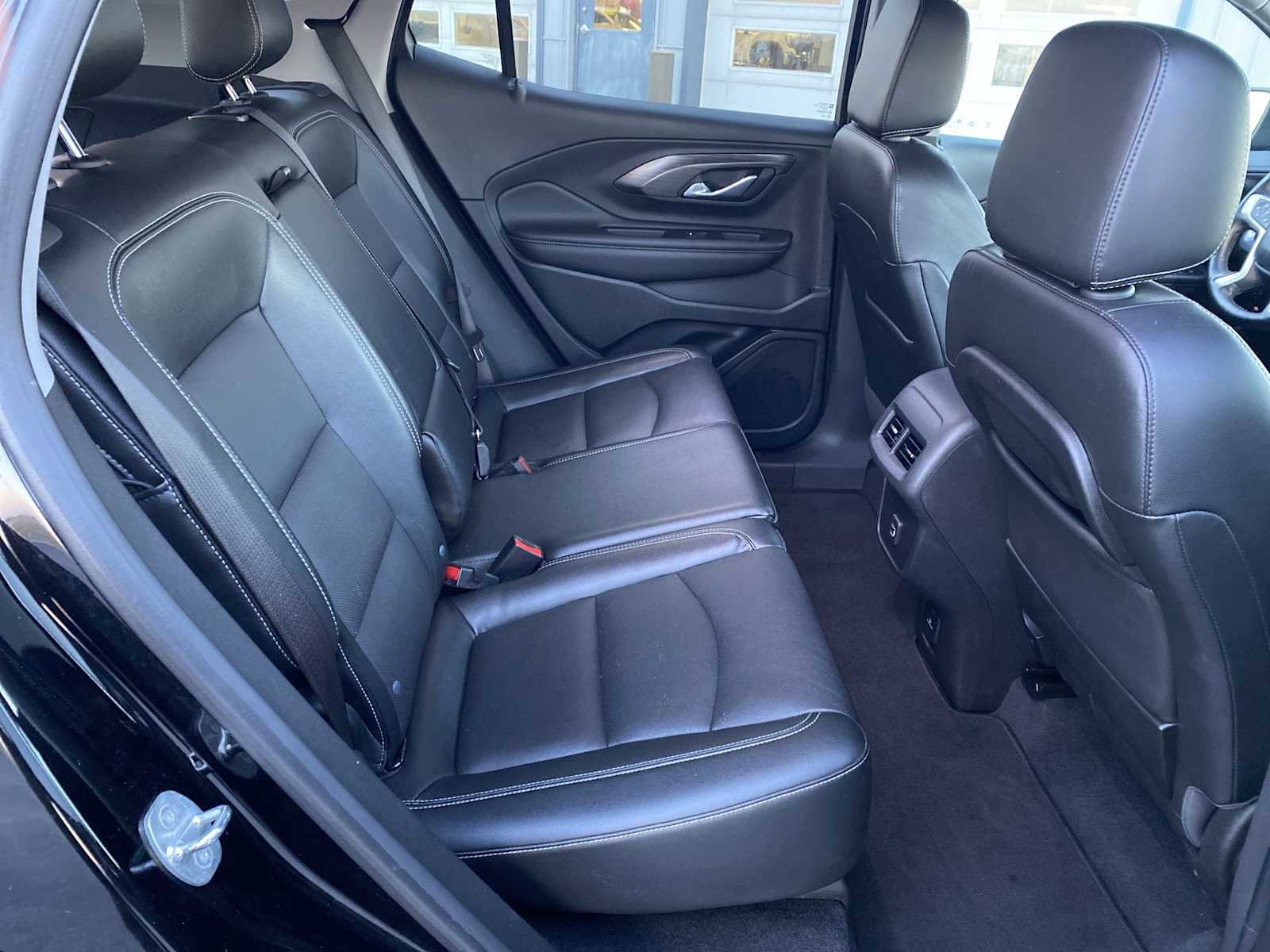 Used 2023 GMC Terrain SLT image 33