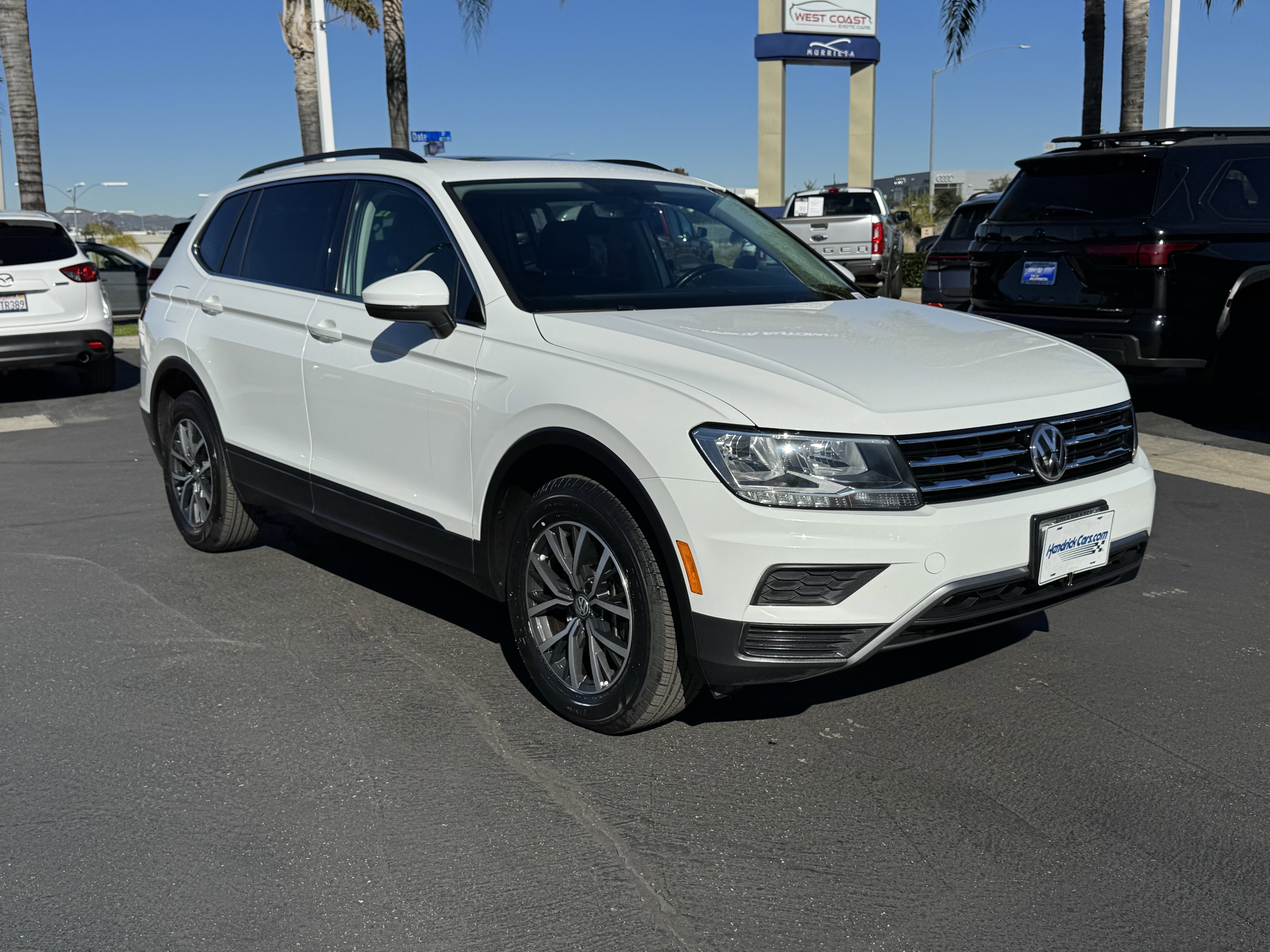 Certified 2019 Volkswagen Tiguan SE w/ Panoramic Sunroof Package image 2