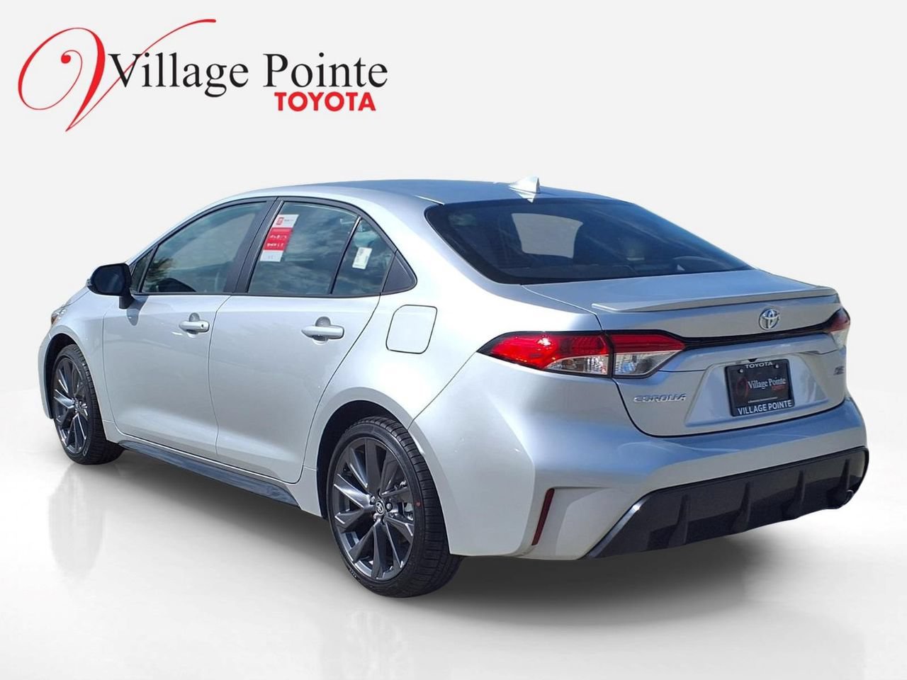 Used 2026 Toyota Corolla SE FWD image 3