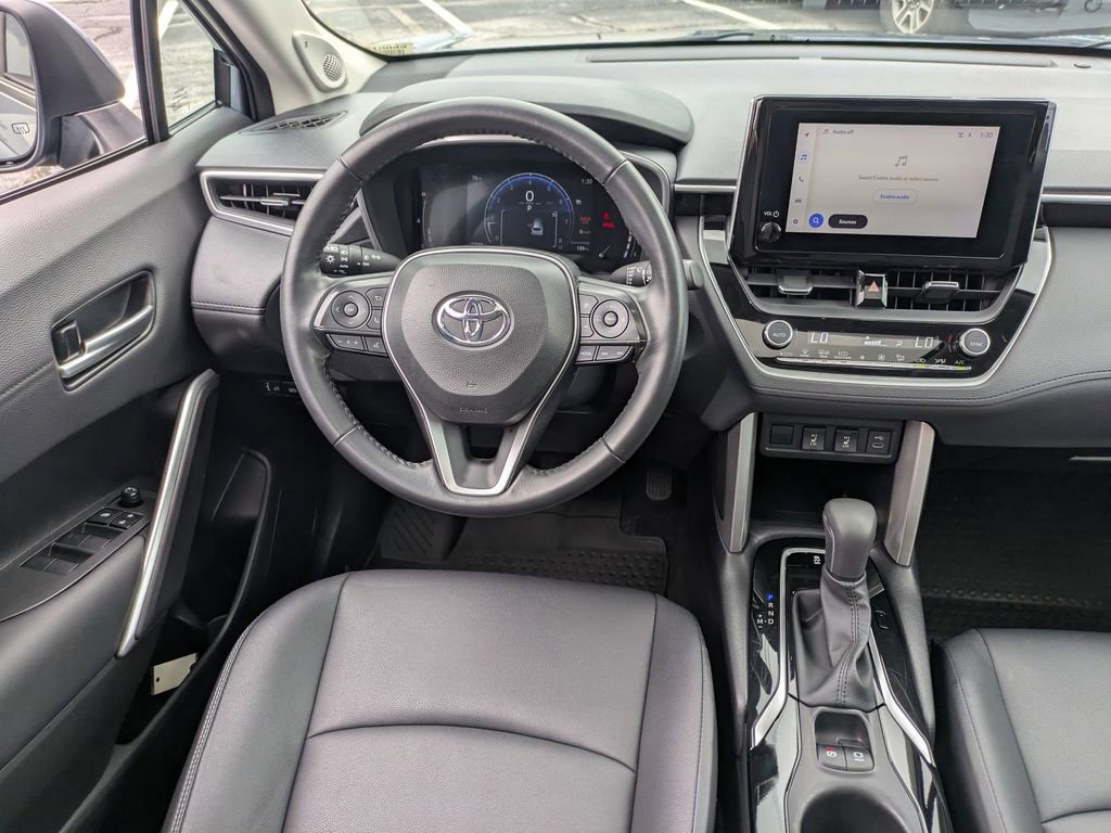 Used 2023 Toyota Corolla Cross XLE w/ Convenience Package FWD image 17