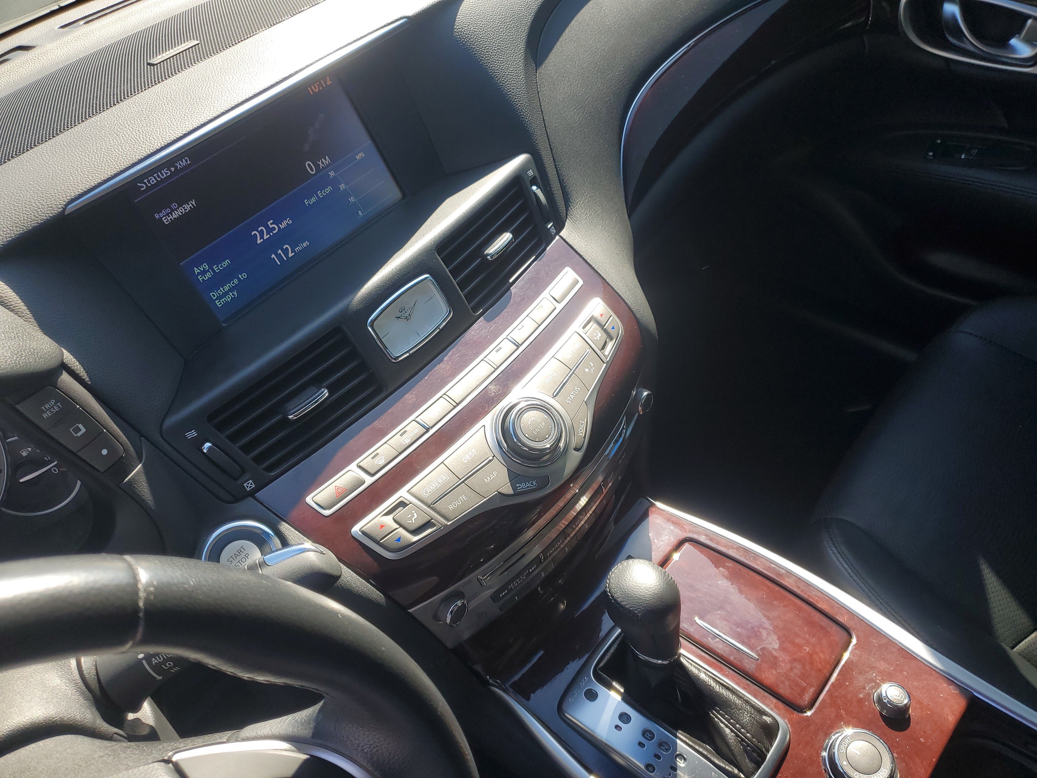 Used 2015 INFINITI Q70 3.7 RWD image 19