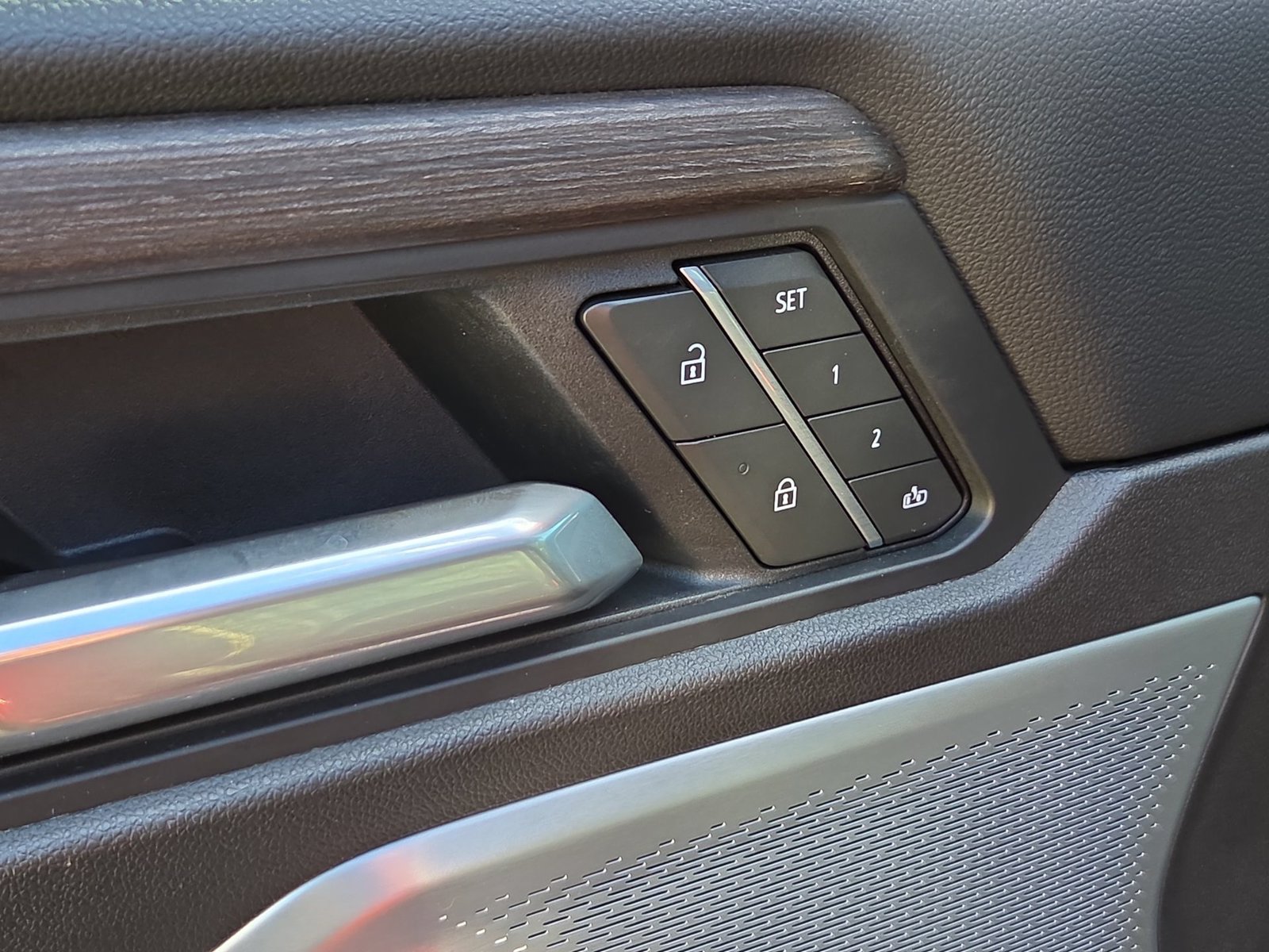 Used 2025 GMC Acadia Denali w/ Super Cruise Package FWD image 23