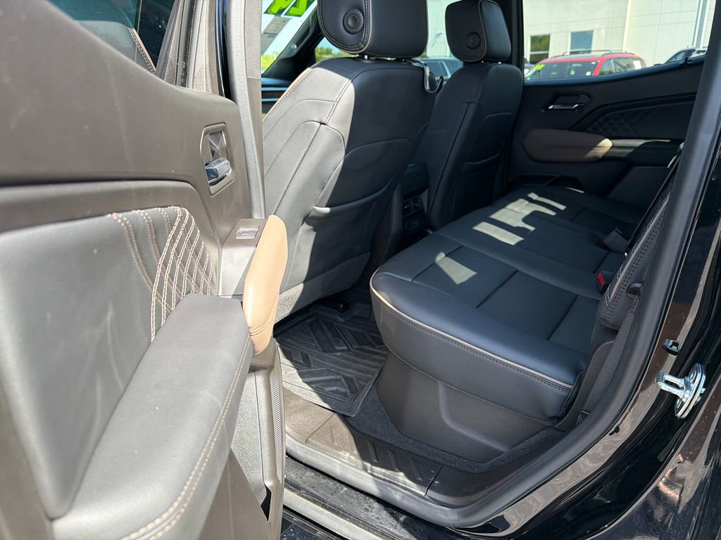 Used 2024 GMC Canyon Denali AWD/4WD image 15