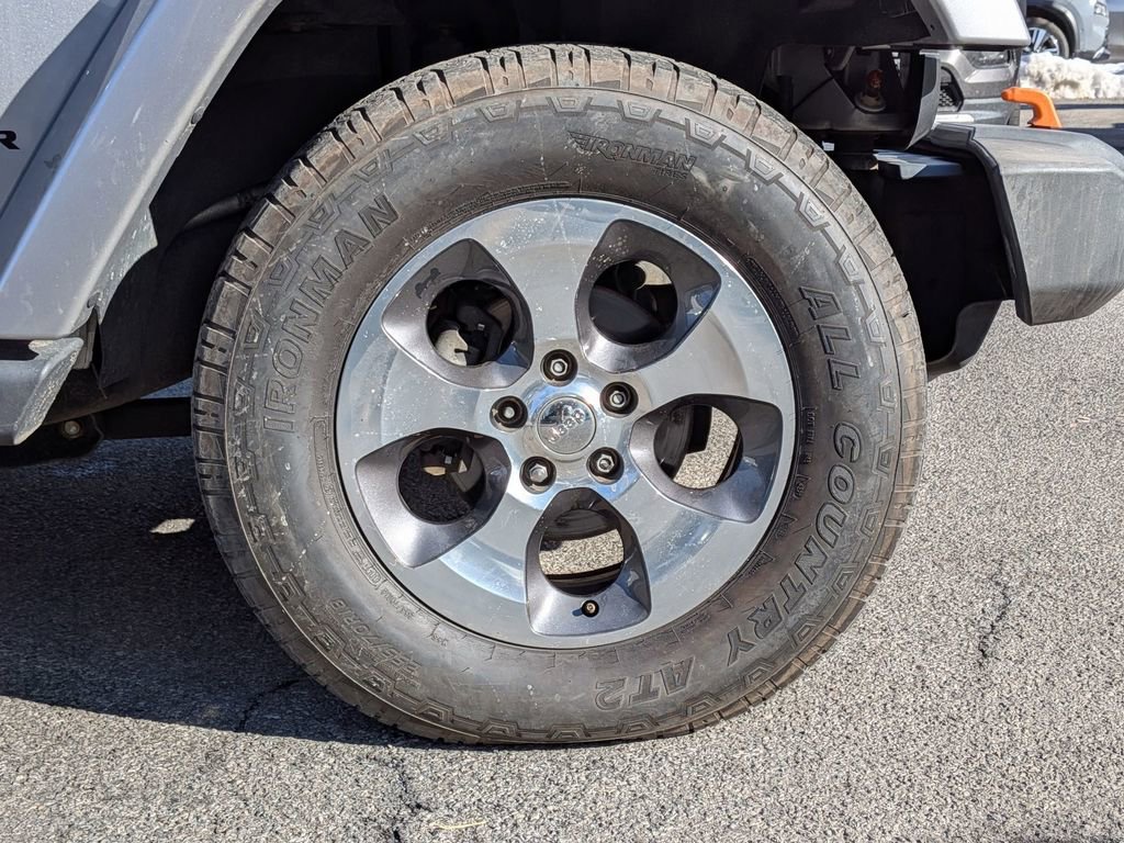 Used 2017 Jeep Wrangler Unlimited Sahara w/ Dual Top Group AWD/4WD image 24