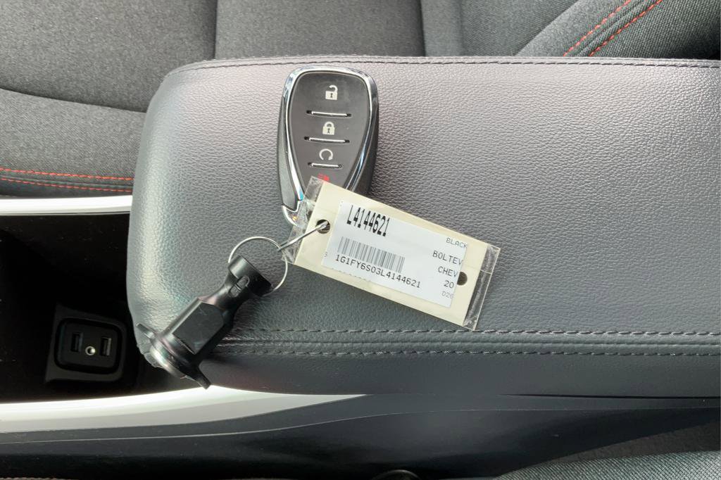 Used 2020 Chevrolet Bolt LT FWD image 25