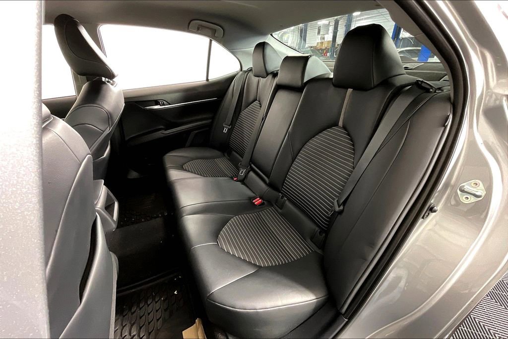 Used 2022 Toyota Camry SE image 34