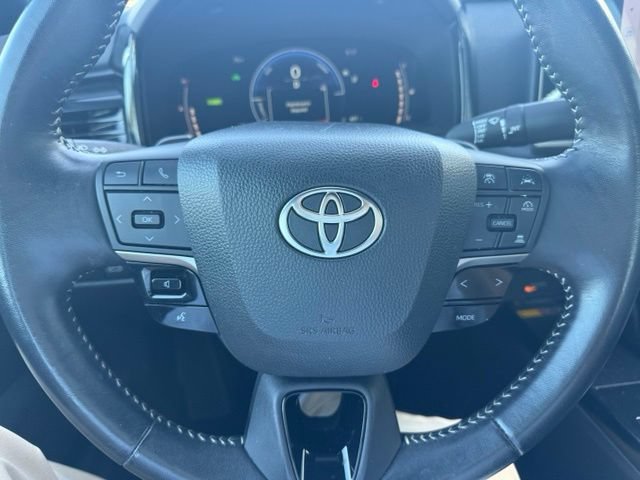 Used 2025 Toyota Camry SE FWD image 15