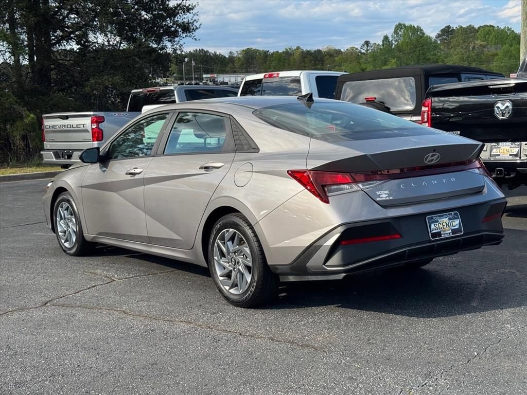 Used 2024 Hyundai Elantra SEL image 5