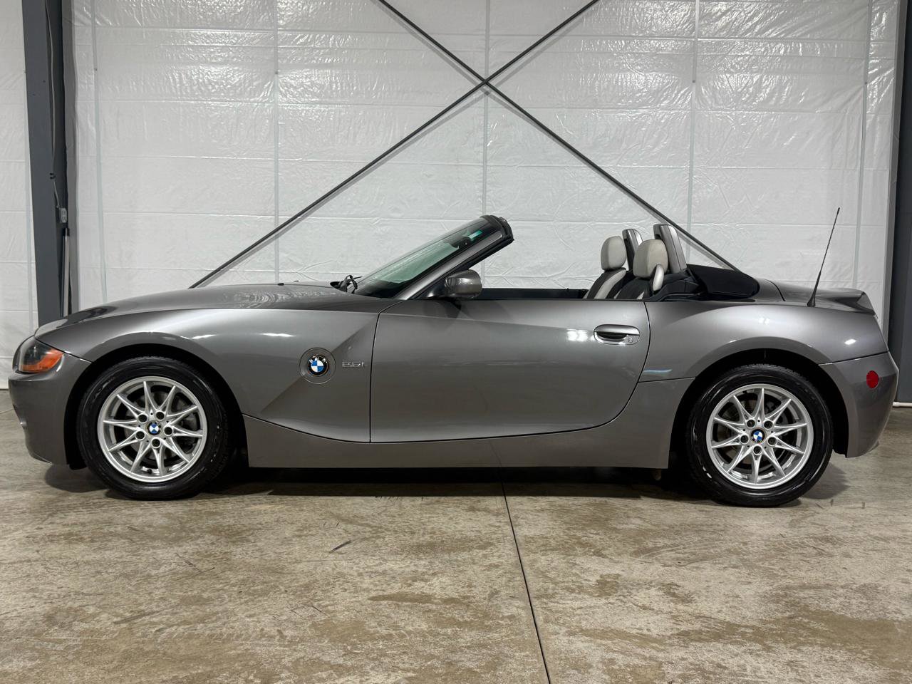 Used 2003 BMW Z4 2.5i RWD image 2
