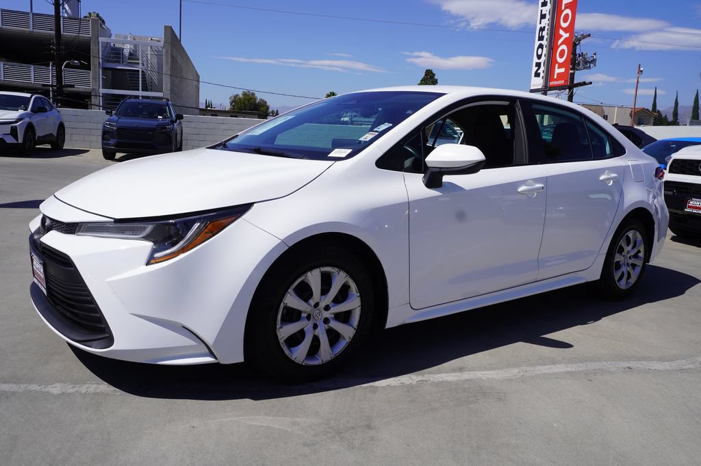 Used 2023 Toyota Corolla LE FWD image 4
