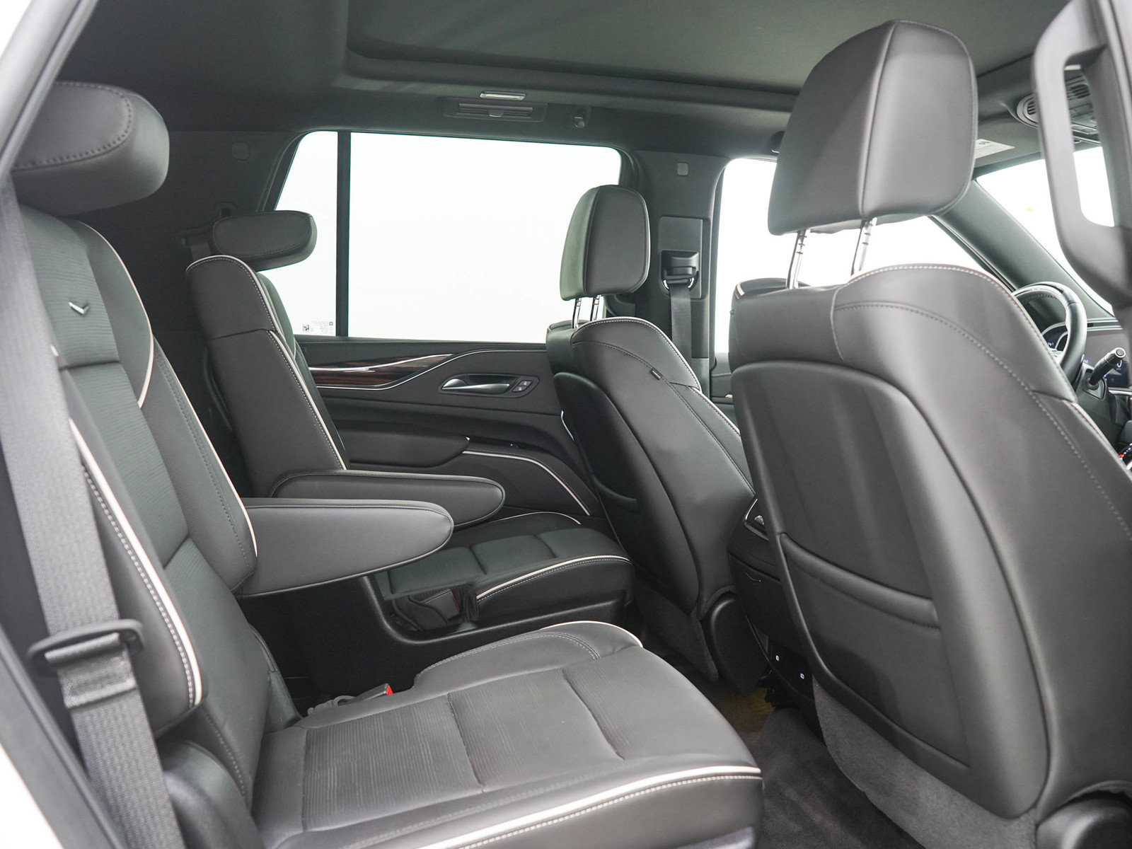 Used 2024 Cadillac Escalade Premium Luxury w/ Performance Package AWD/4WD image 14