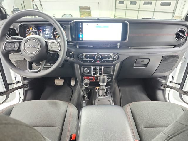 Used 2025 Jeep Wrangler Unlimited Rubicon AWD/4WD image 24