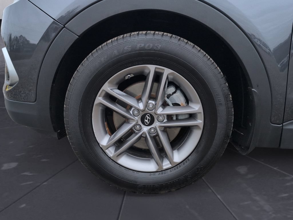 Used 2018 Hyundai Santa Fe Sport w/ 2.4L Tech Package 04 FWD image 23