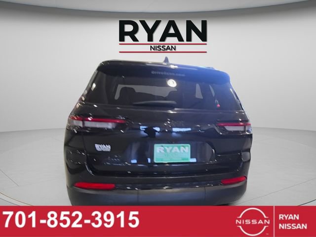 Used 2023 Jeep Grand Cherokee L Laredo image 4