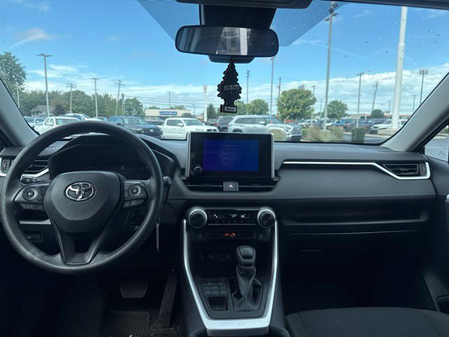 Used 2023 Toyota RAV4 LE AWD/4WD image 11