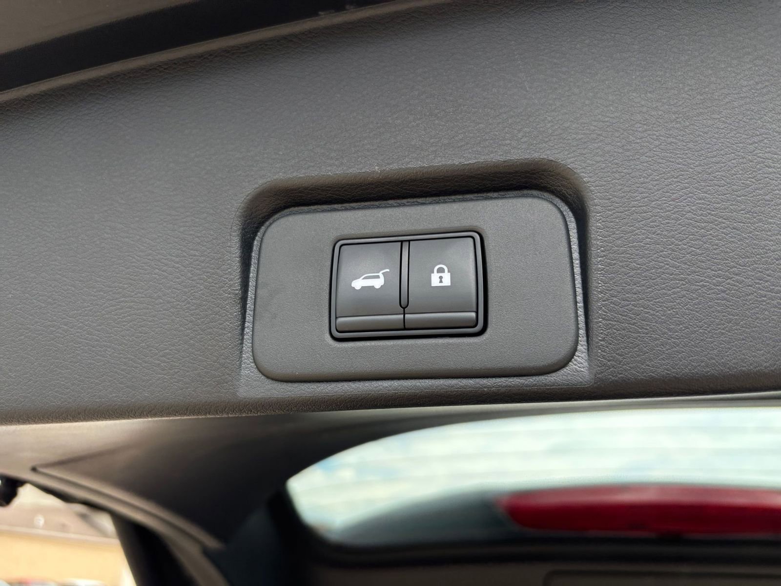 Used 2025 Nissan Rogue SV FWD image 23