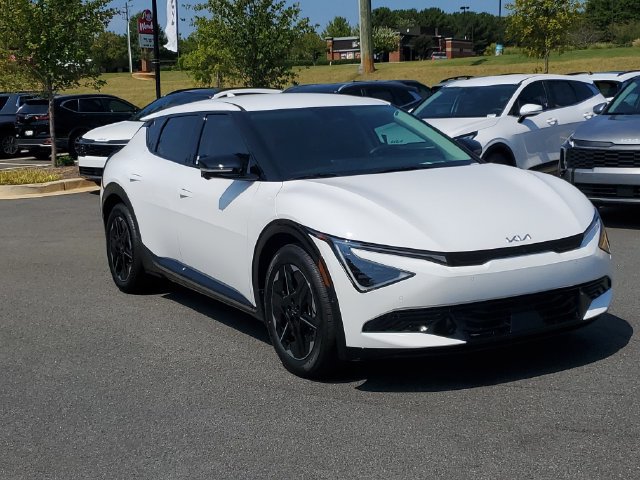 New 2026 Kia EV6 Wind RWD image 3