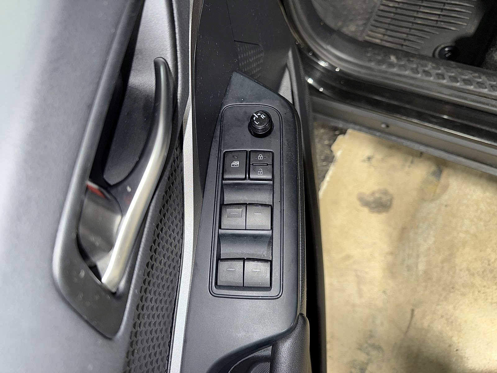 Used 2021 Toyota C-HR LE image 28