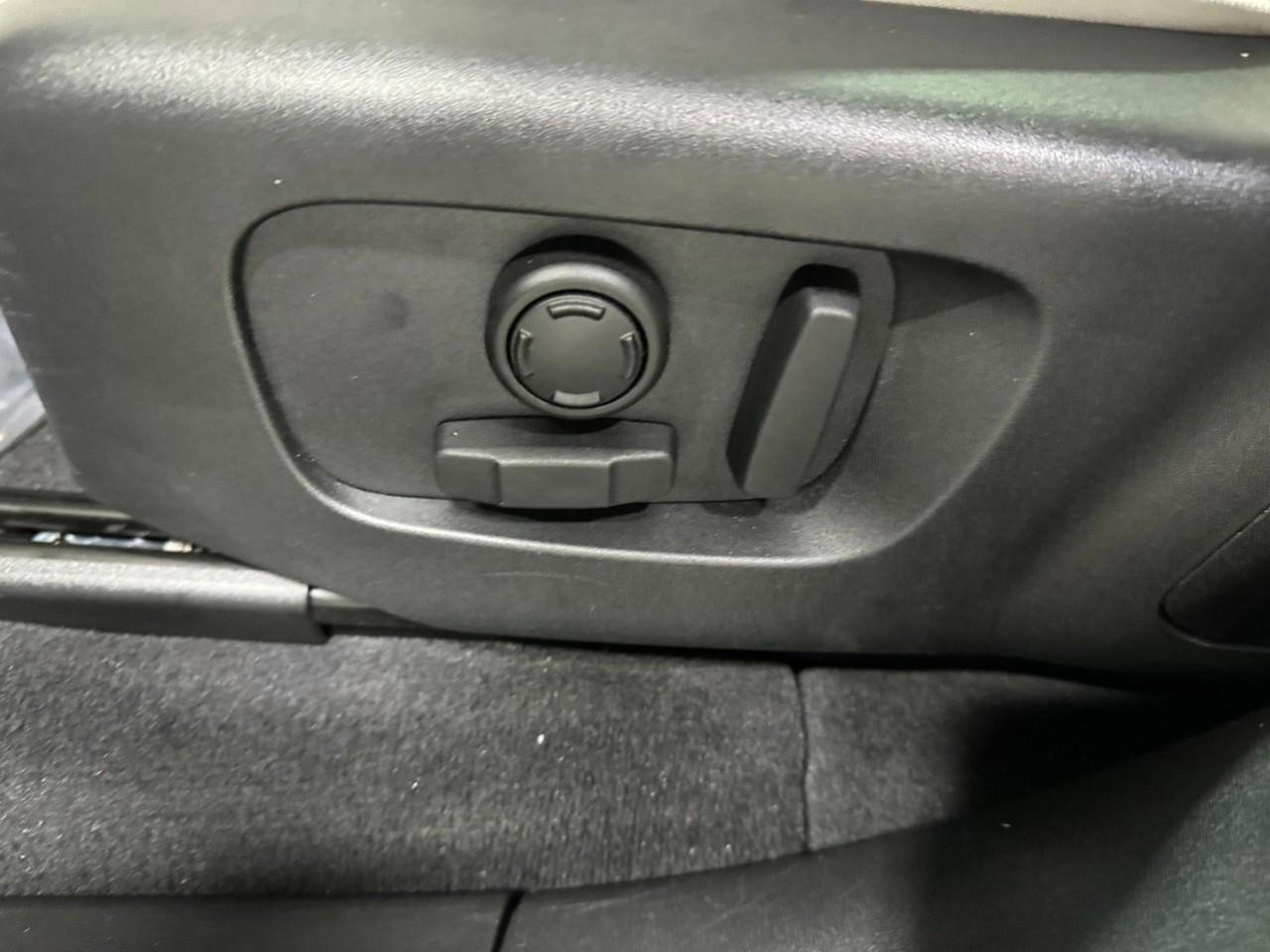 Used 2023 Land Rover Range Rover Velar R-Dynamic S image 25