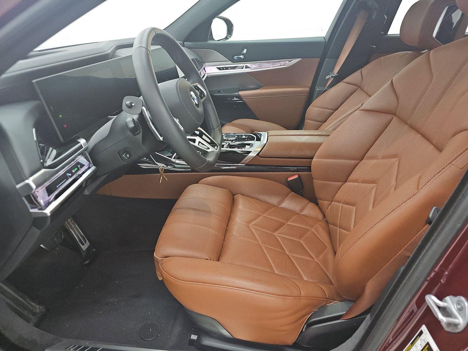 Used 2025 BMW 740i image 7