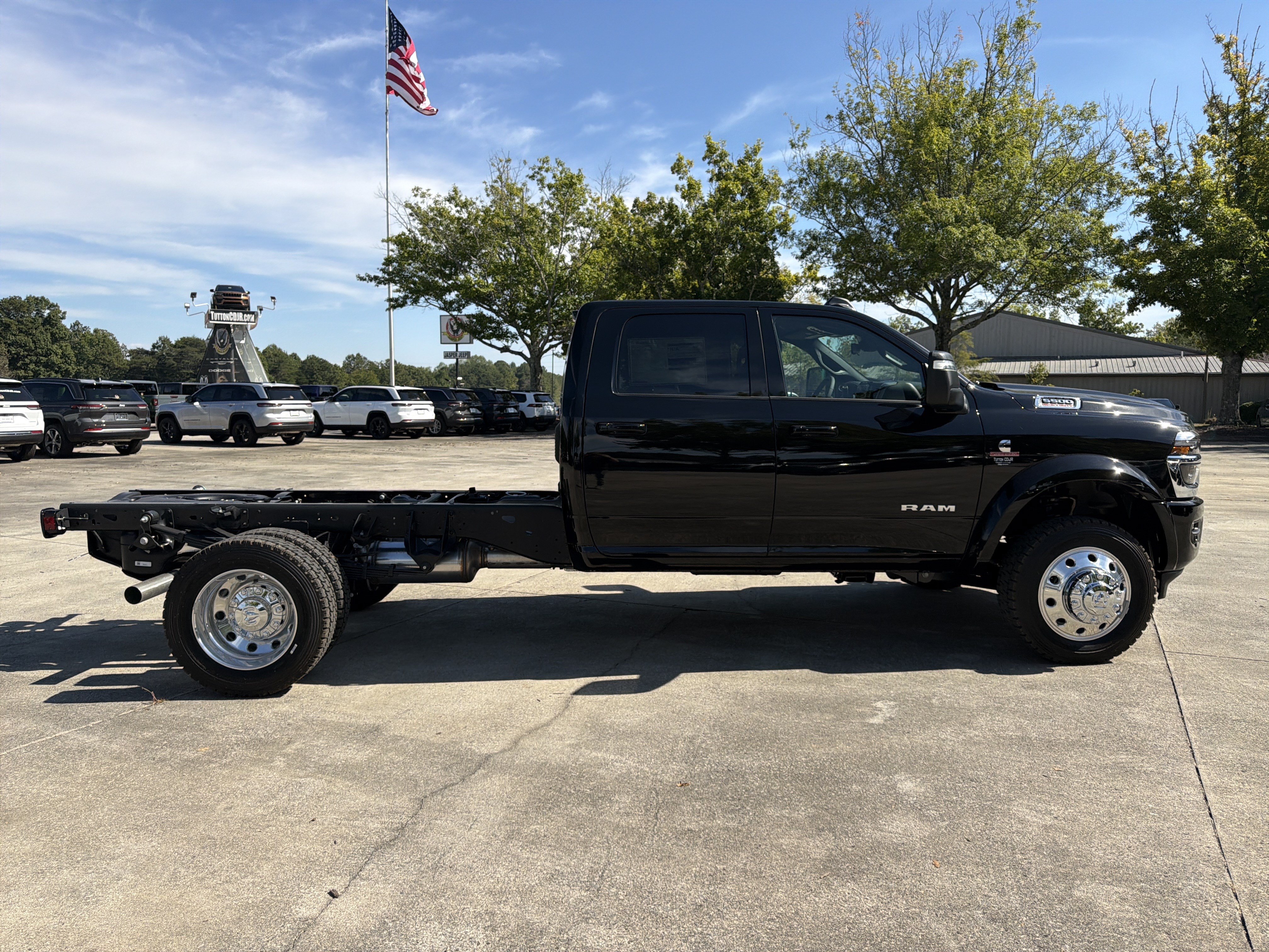 New 2027 RAM 5500 4x4 Crew Cab image 8