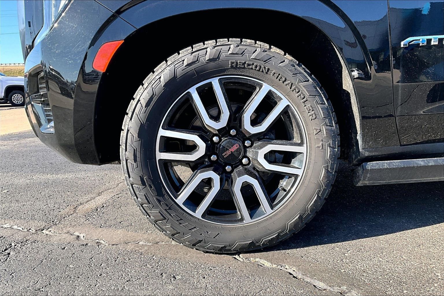 Used 2021 GMC Yukon AT4 w/ AT4 Premium Plus Package image 8