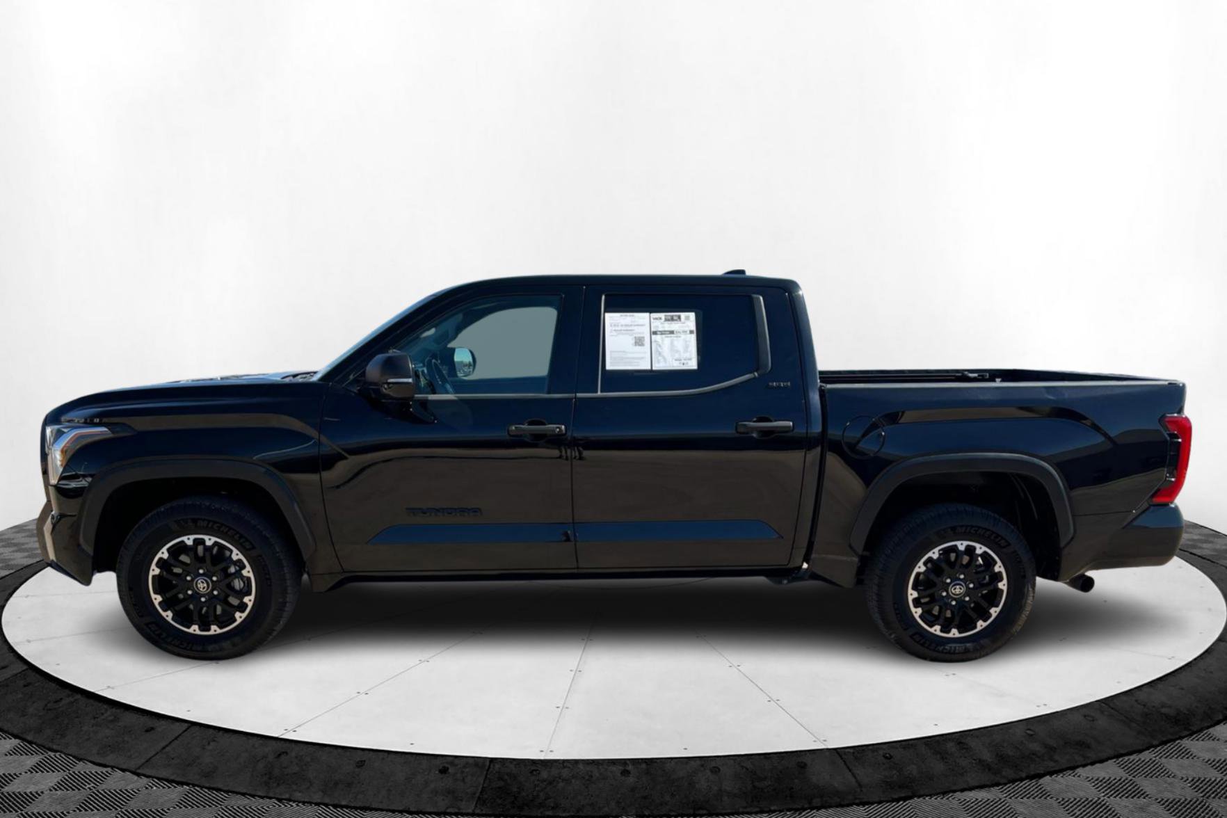 Used 2022 Toyota Tundra SR5 w/ SR5 Convenience Package image 2