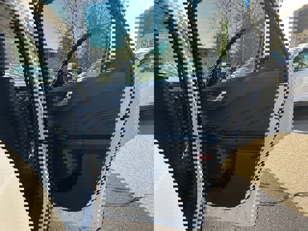 New 2025 Ford Escape SE image 23