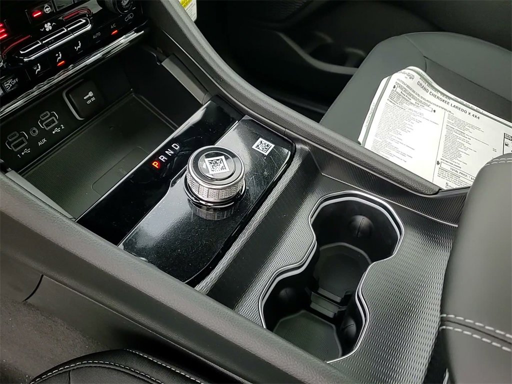New 2025 Jeep Grand Cherokee Laredo X w/ Luxury Tech Group I image 35