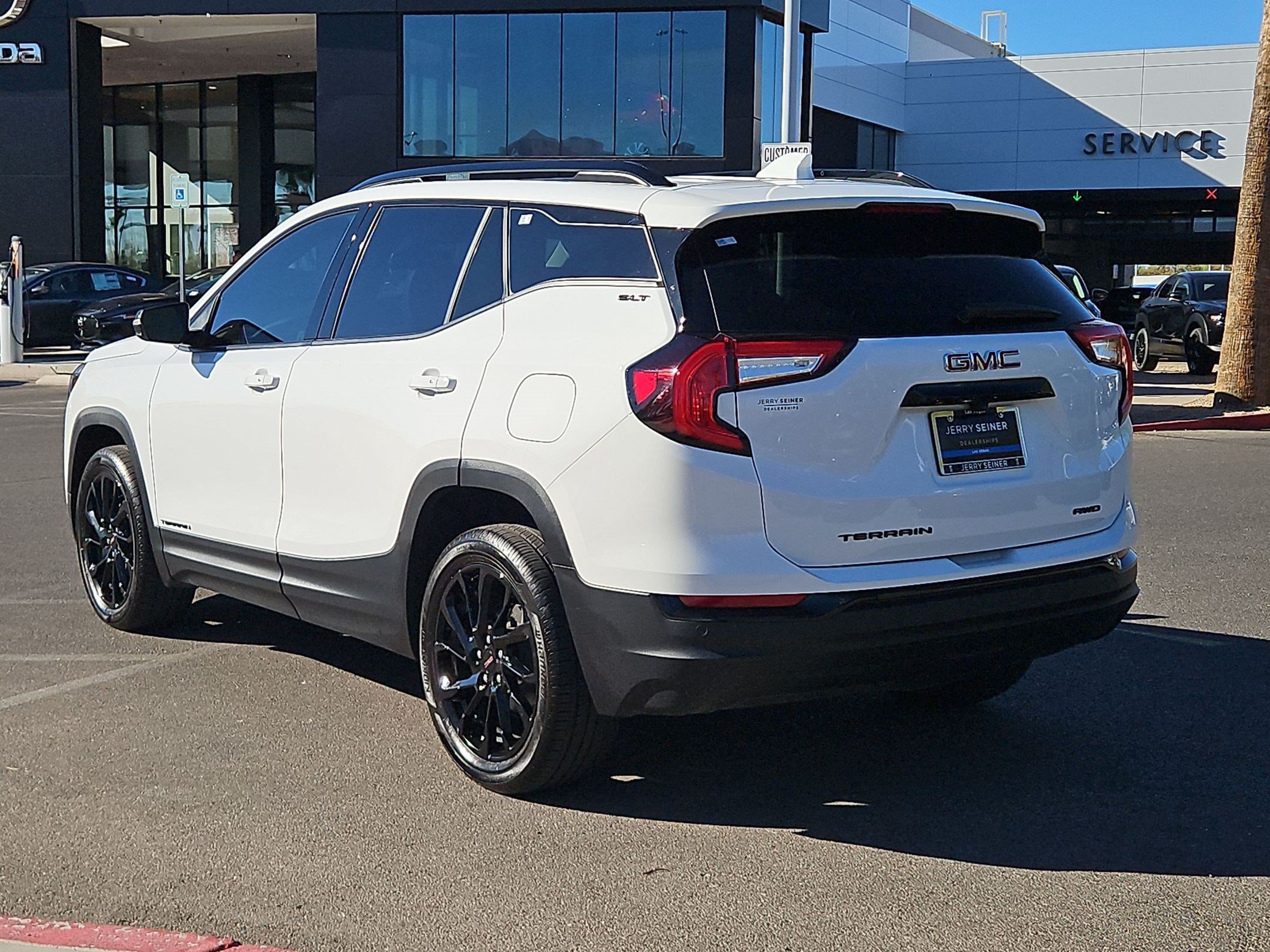 Used 2024 GMC Terrain SLT w/ Elevation Edition AWD/4WD image 3
