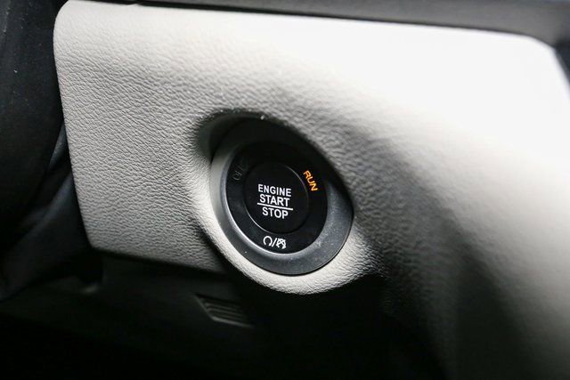 Used 2024 Chrysler Pacifica Touring-L FWD image 27