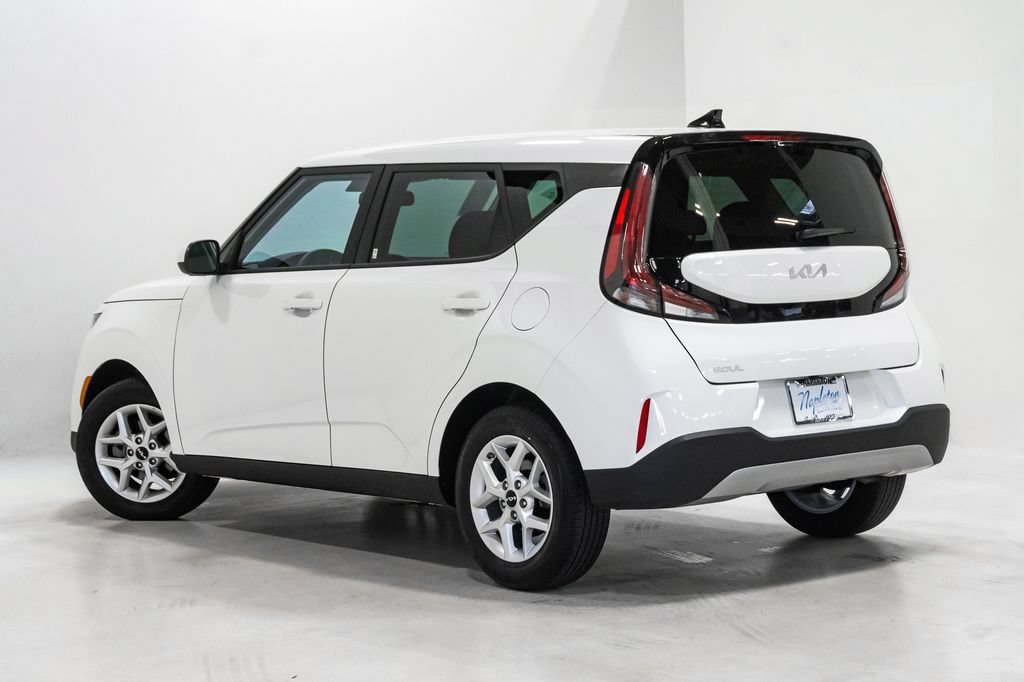 Used 2025 Kia Soul LX w/ LX Technology Package FWD image 25