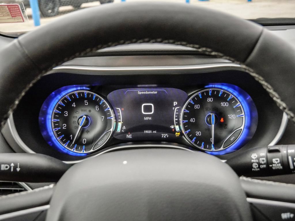 Used 2025 Chrysler Pacifica Select FWD image 35