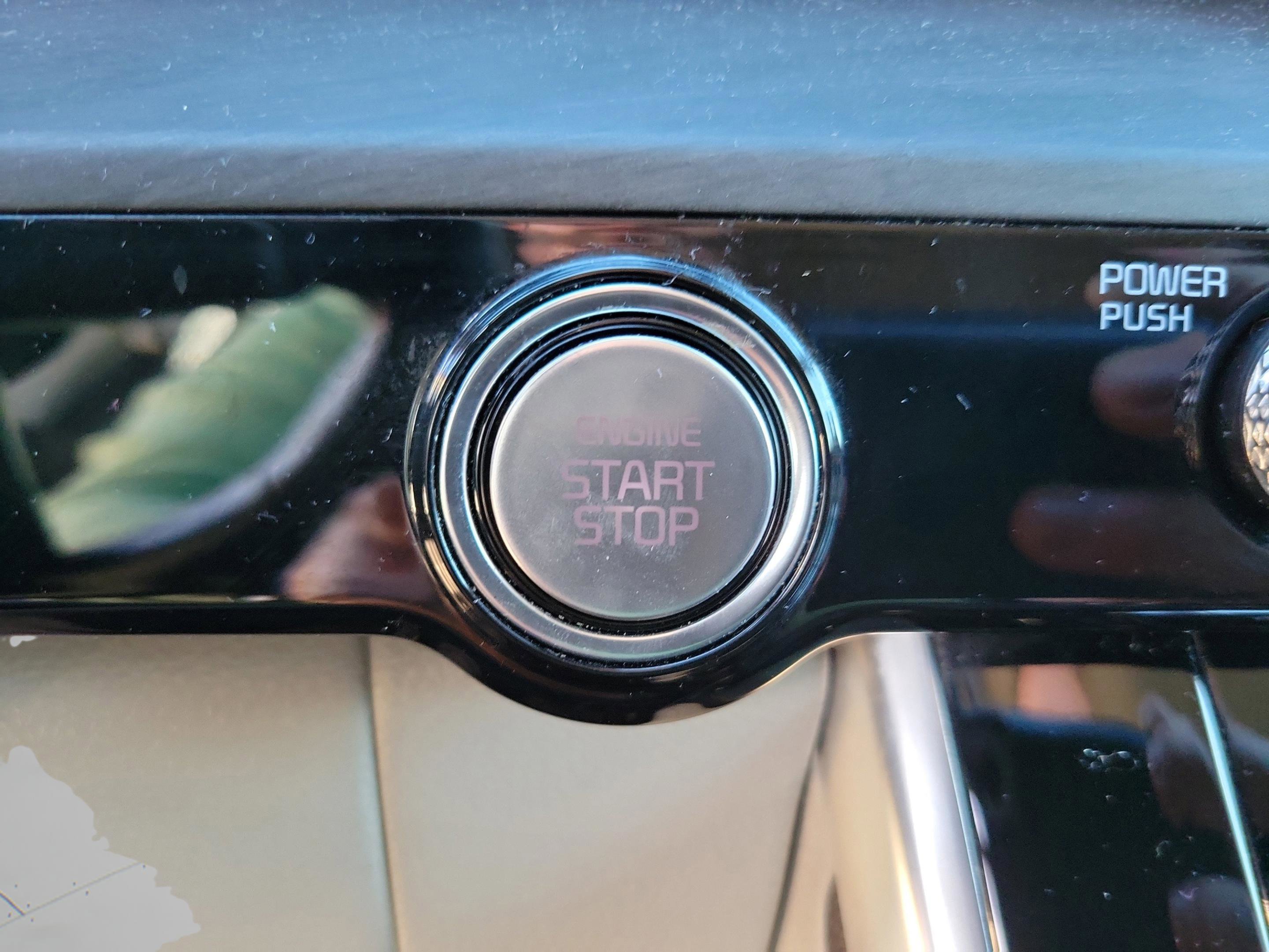 Used 2024 Kia Carnival EX image 34