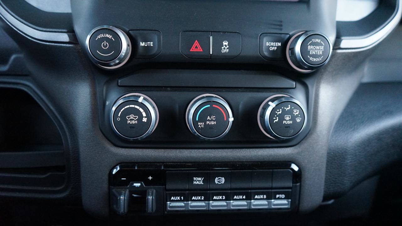 Used 2022 RAM 3500 Tradesman w/ Chrome Appearance Group AWD/4WD image 16