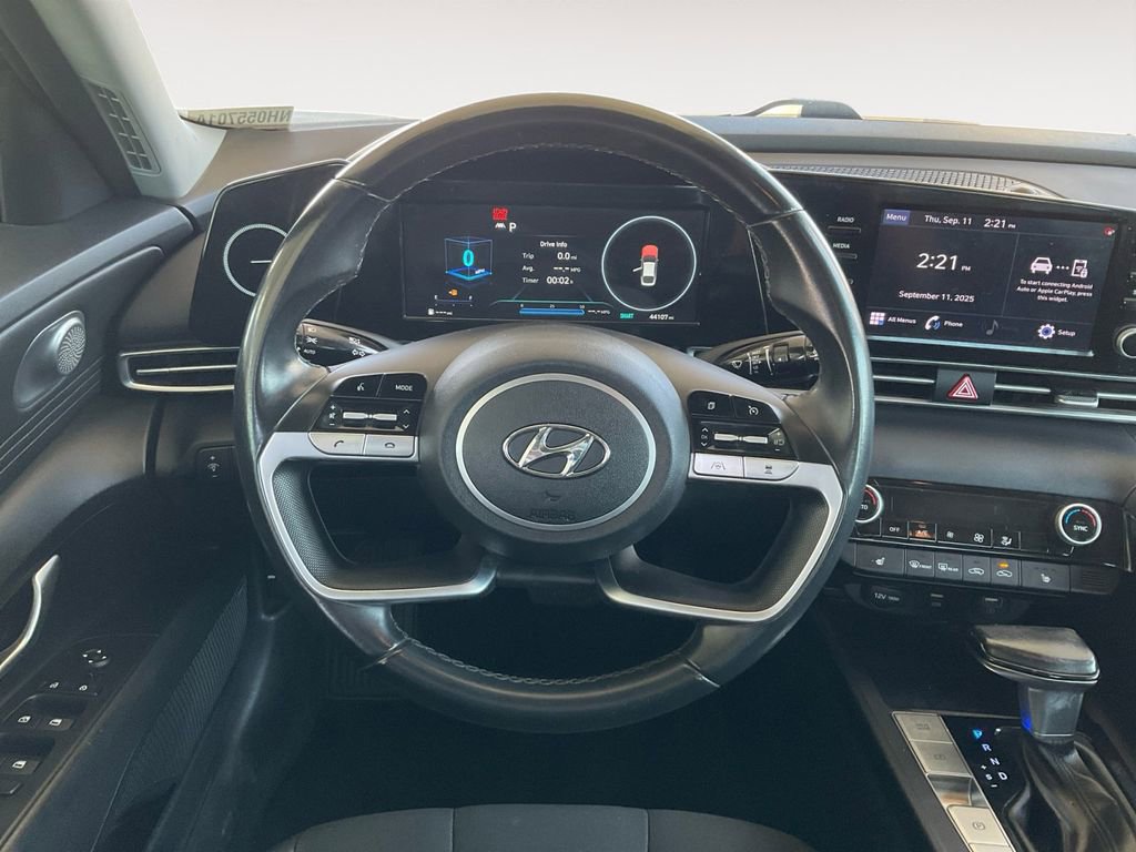 Used 2022 Hyundai Elantra SEL w/ Convenience + Premium Package image 17