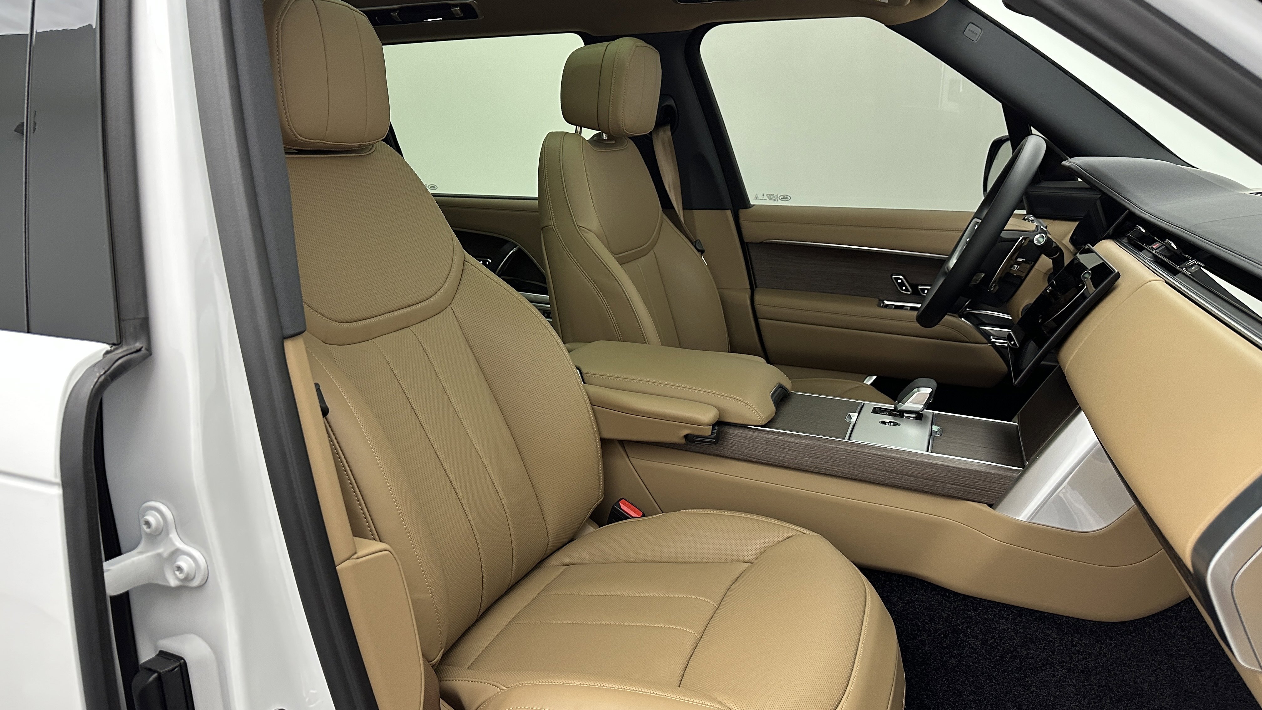 Used 2025 Land Rover Range Rover Long Wheelbase SE image 48