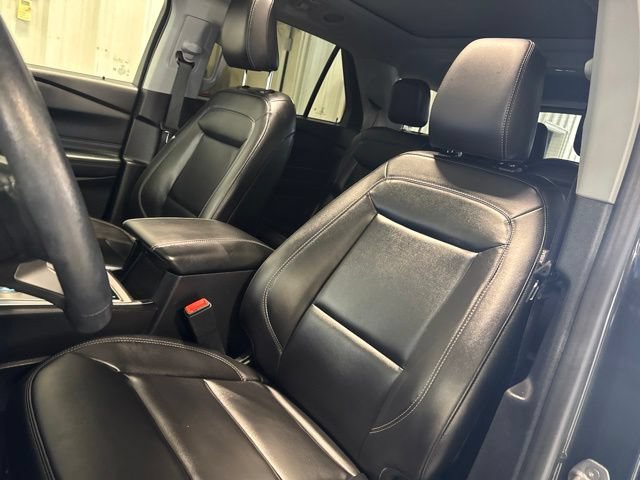 Used 2022 Ford Explorer XLT w/ Equipment Group 202A AWD/4WD image 49