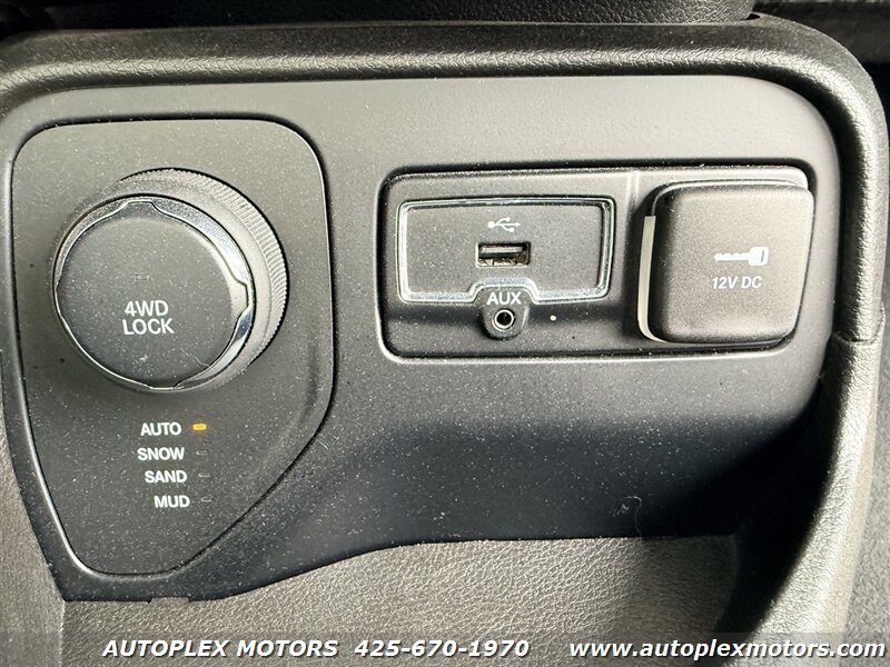 Used 2017 Jeep Renegade Sport w/ Power & Air Group AWD/4WD image 15