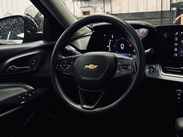 Used 2025 Chevrolet Trax LT image 21