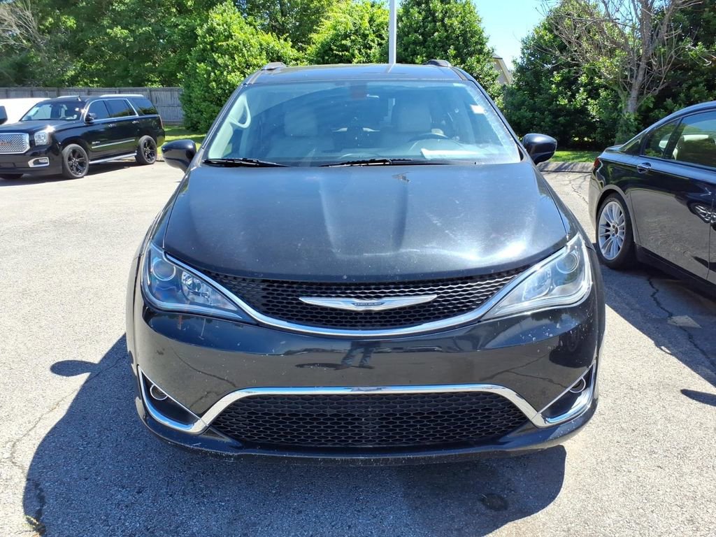 Used 2017 Chrysler Pacifica Touring-L Plus w/ Tire & Wheel Group FWD image 2