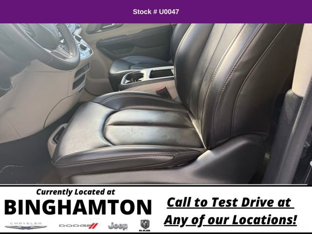 Used 2023 Chrysler Pacifica Touring-L image 10