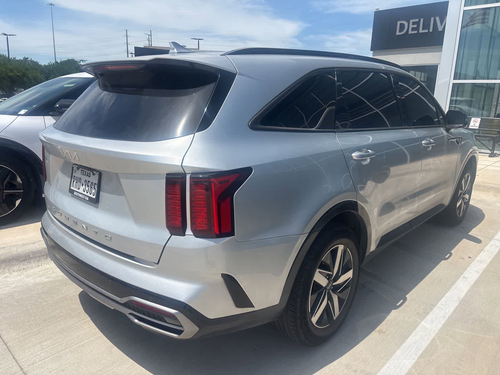 Certified 2022 Kia Sorento EX FWD image 4