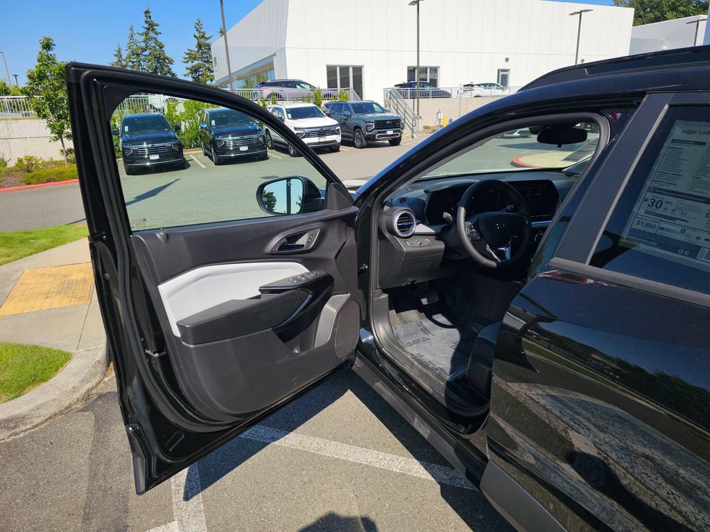 New 2026 Chevrolet Trax LT w/ Driver Confidence Package FWD image 18