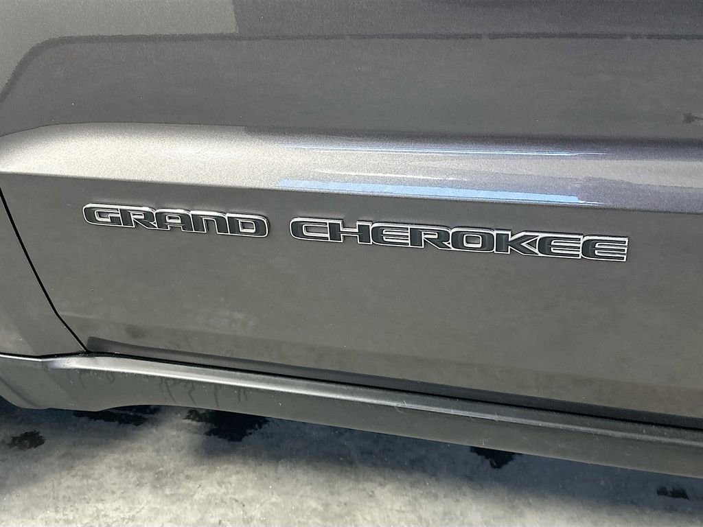 Used 2020 Jeep Grand Cherokee Limited w/ Luxury Group II RWD image 29